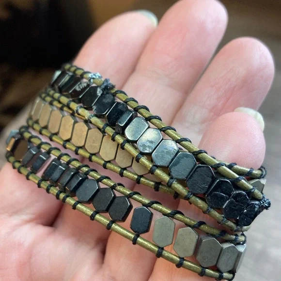 Black and Gold Wearable Tech Bracelet - Picture 6 of 10